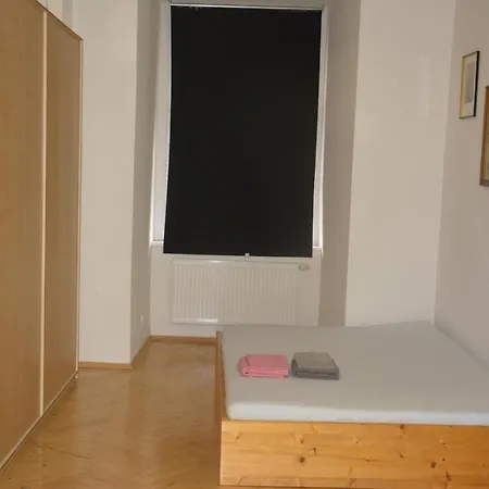 Appartement Grossraumiges Loft Mitten In Der Stadt - #129651 *